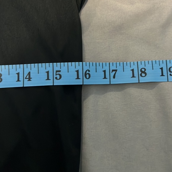 Adidas shirt, activewear 10/12 boys black - Picture 4 of 4